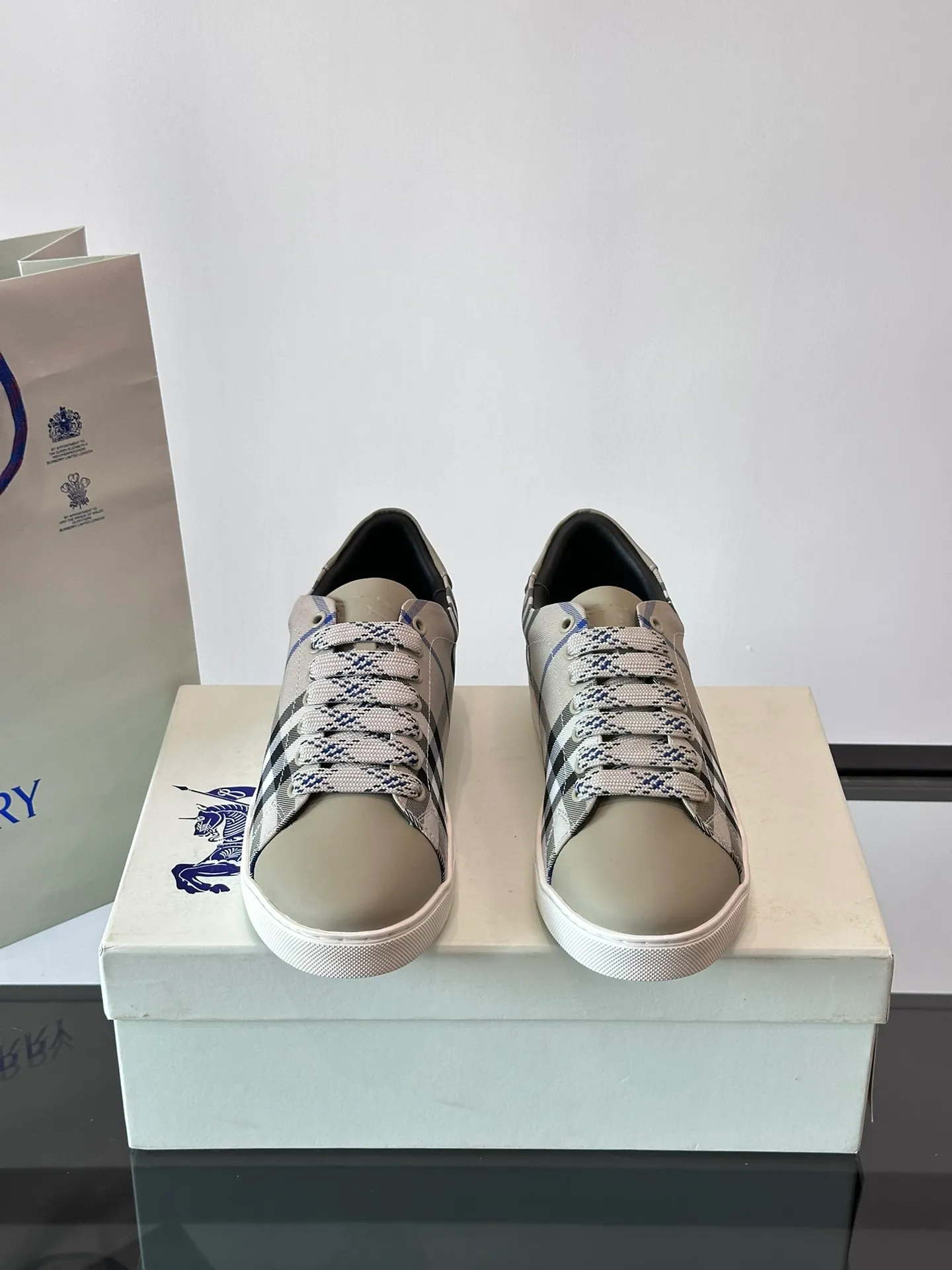 Men's shoes 💰p380 "Burberr＊" men's classic low-top sneakers, reinterpreted with Vintage retro plaid cotton and cowhide materials, decorated with a new brand logo. First-layer sheepskin lining, embossed Burberry lettering logo on the heel, T men's shoes 💰pU original outsole! Size: 38-44 (38.45 customized)